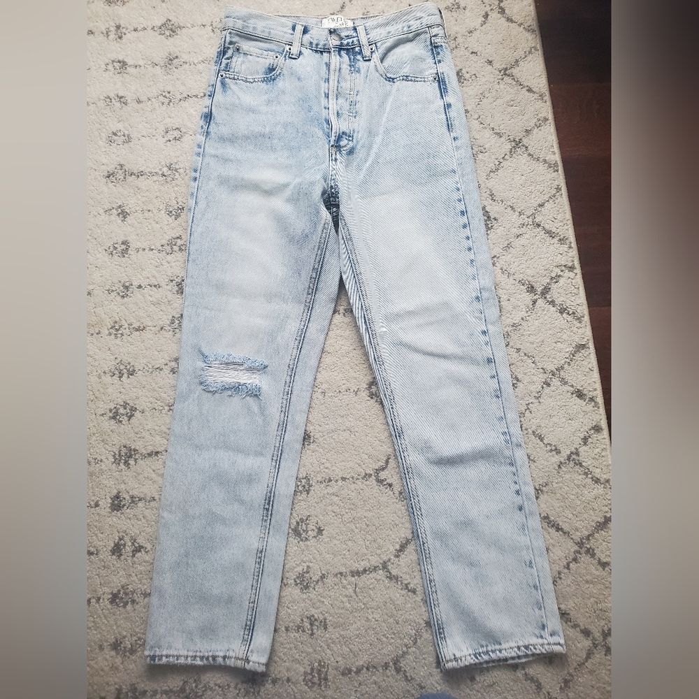 High waist light wash distressed jeans size 25 by twelve